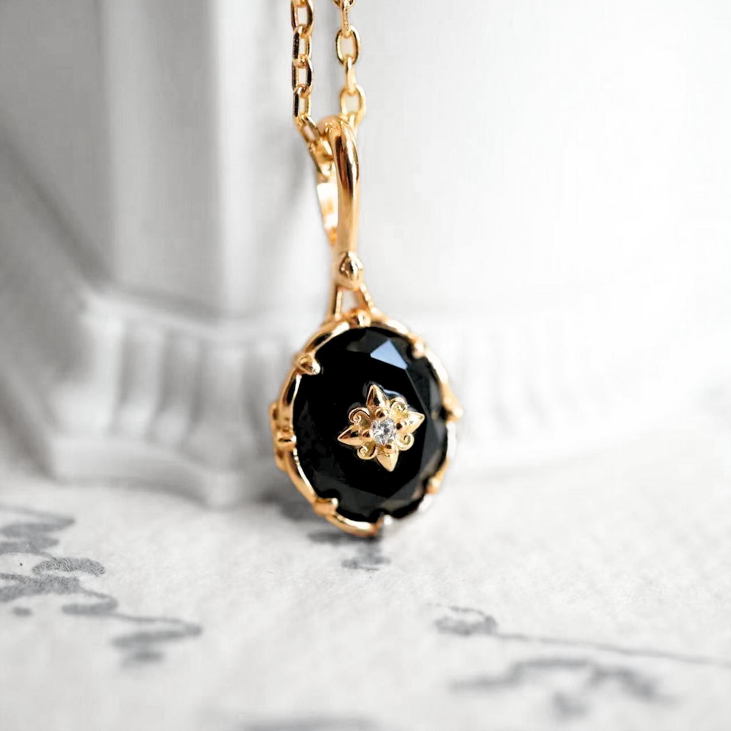 NOIR BOTANICA NECKLACE