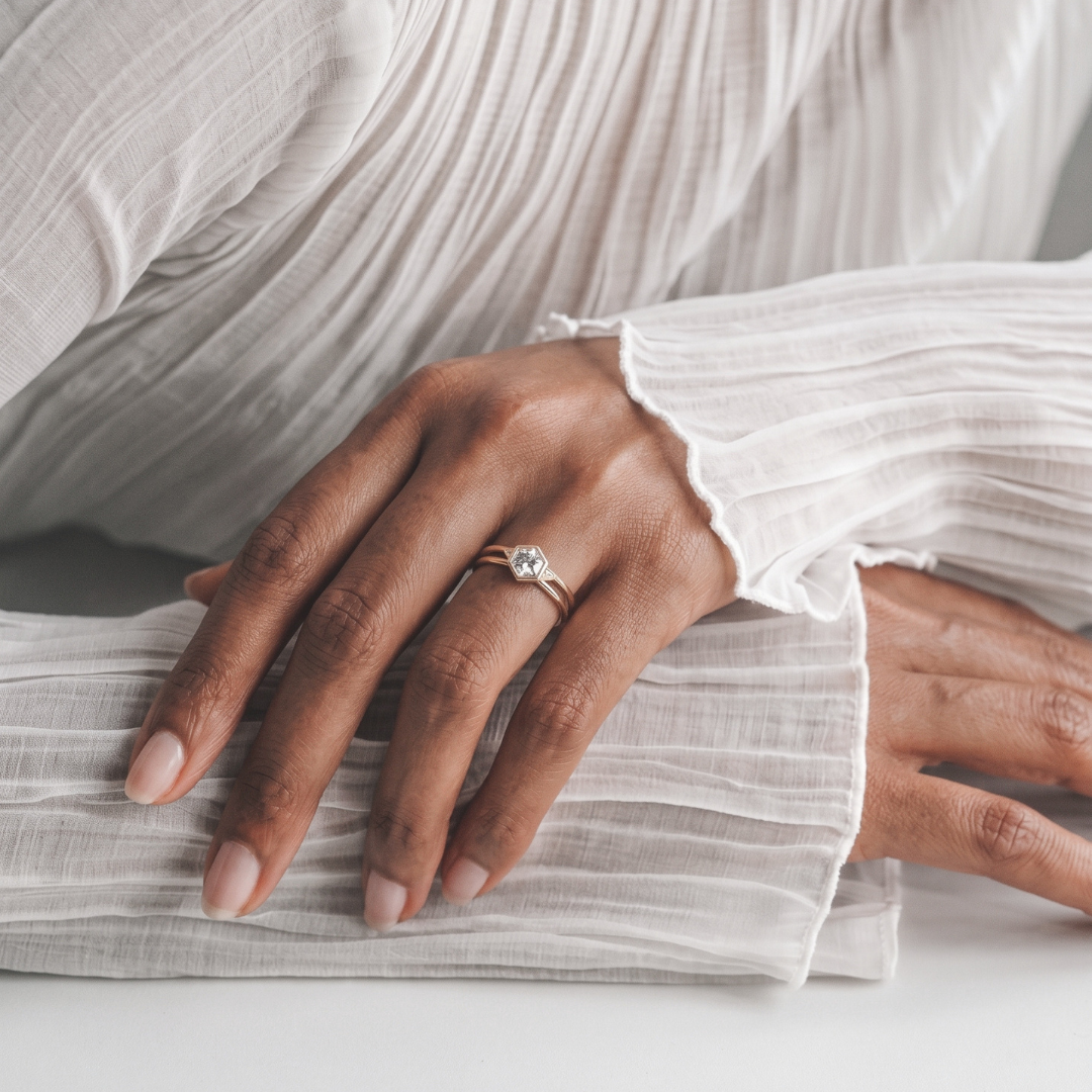 VERA SIGIL RING