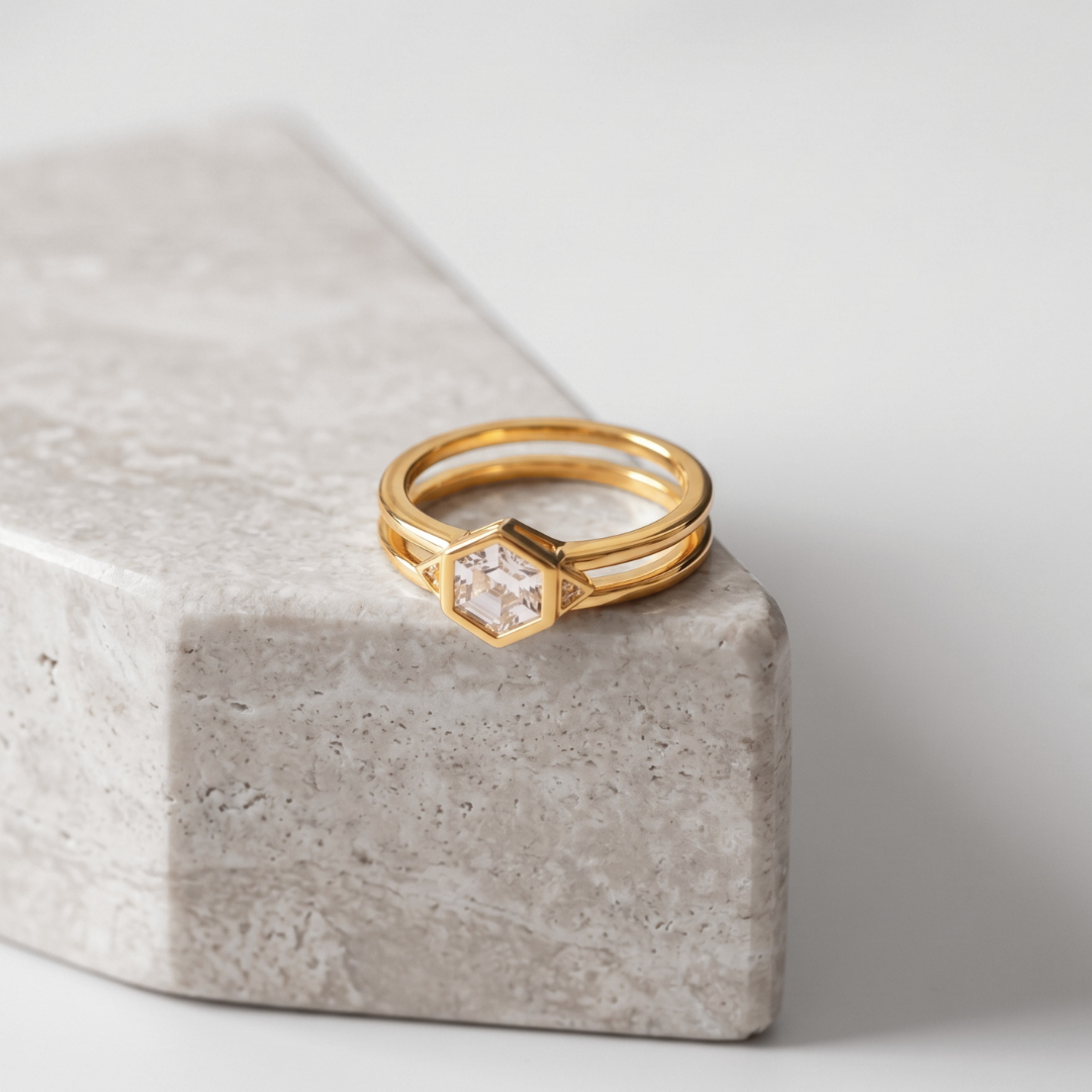 VERA SIGIL RING