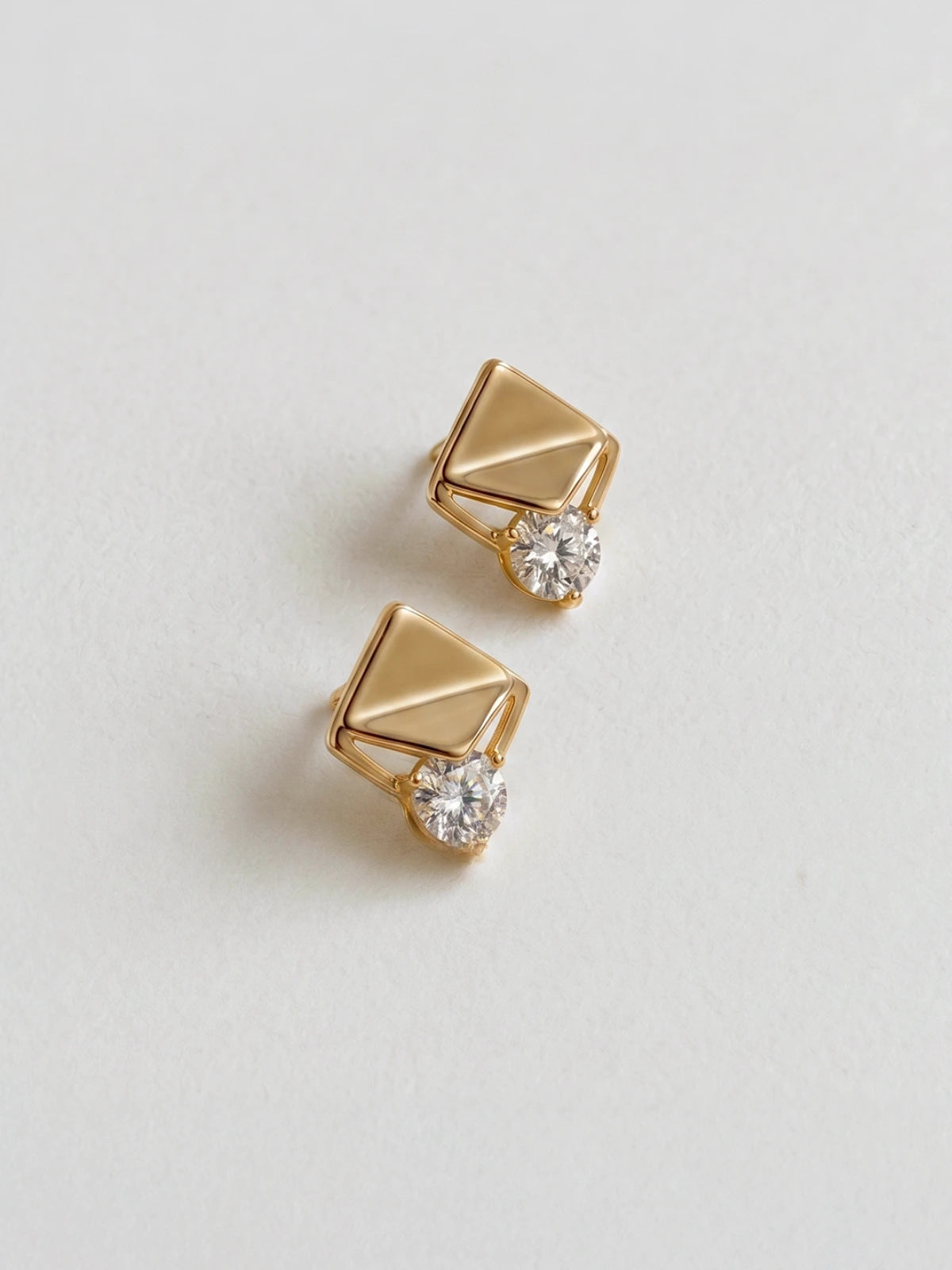 ACCORD SEAL EARRINGS