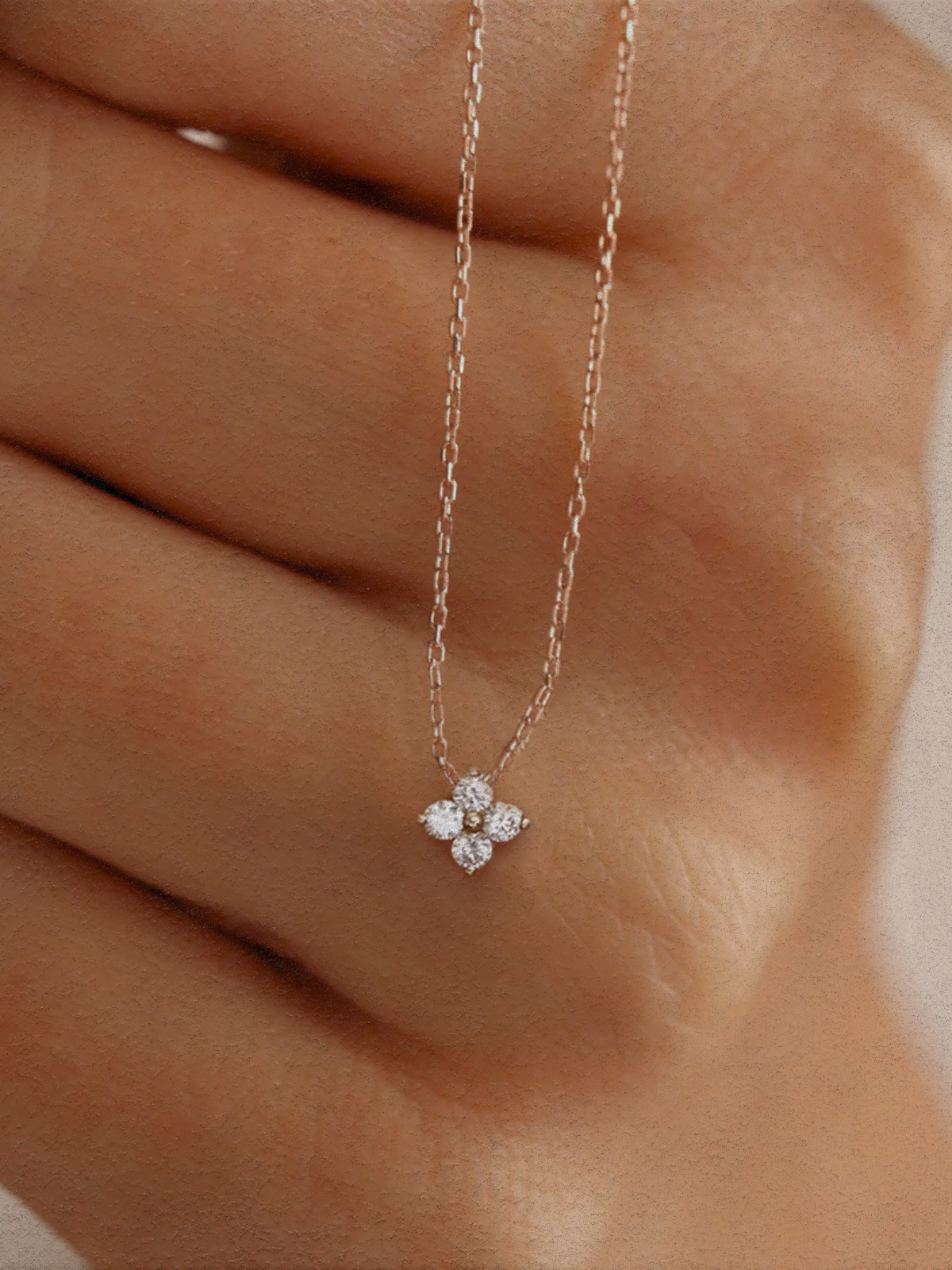 CLOVERA NECKLACE