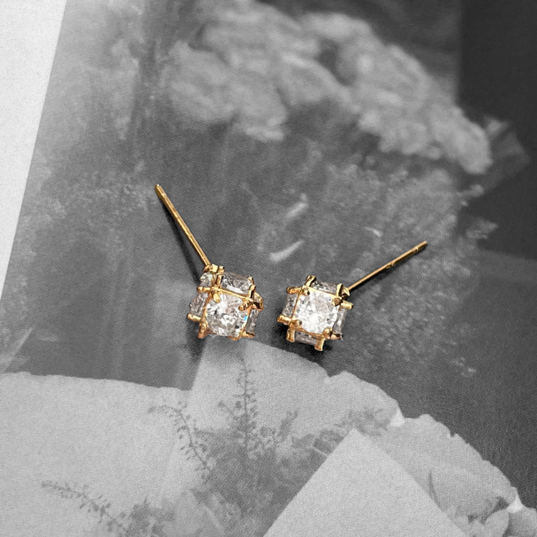GOLDEN CUJU EARRINGS