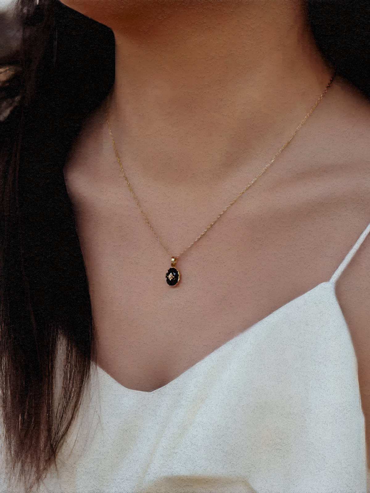 NOIR BOTANICA NECKLACE