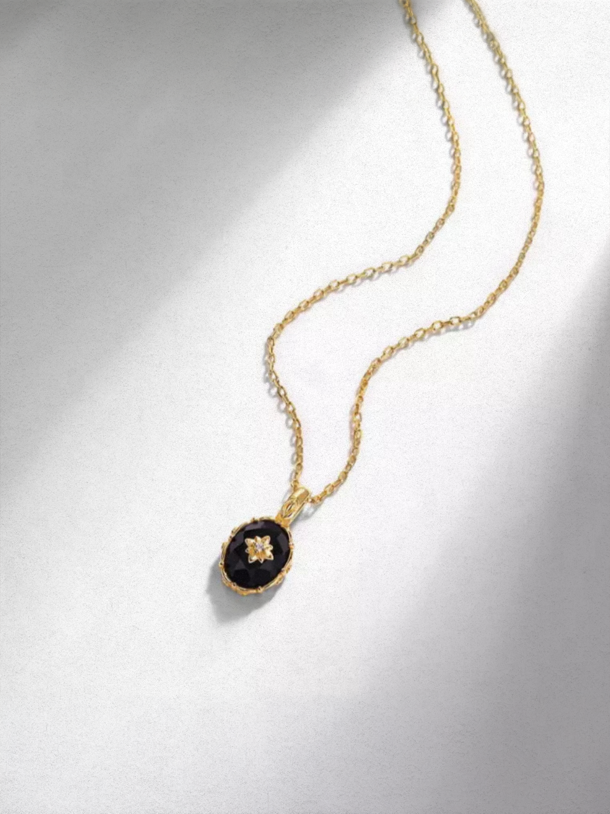 NOIR BOTANICA NECKLACE
