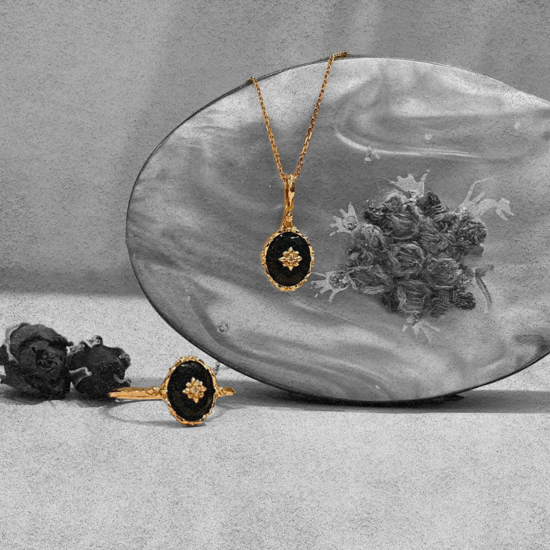 NOIR BOTANICA NECKLACE