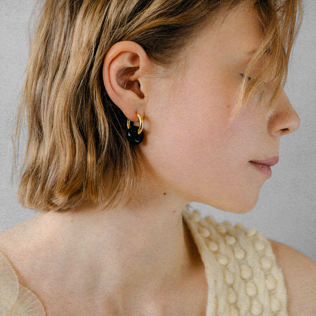 NOIR ROYAL EARRINGS IN BLACK ONYX