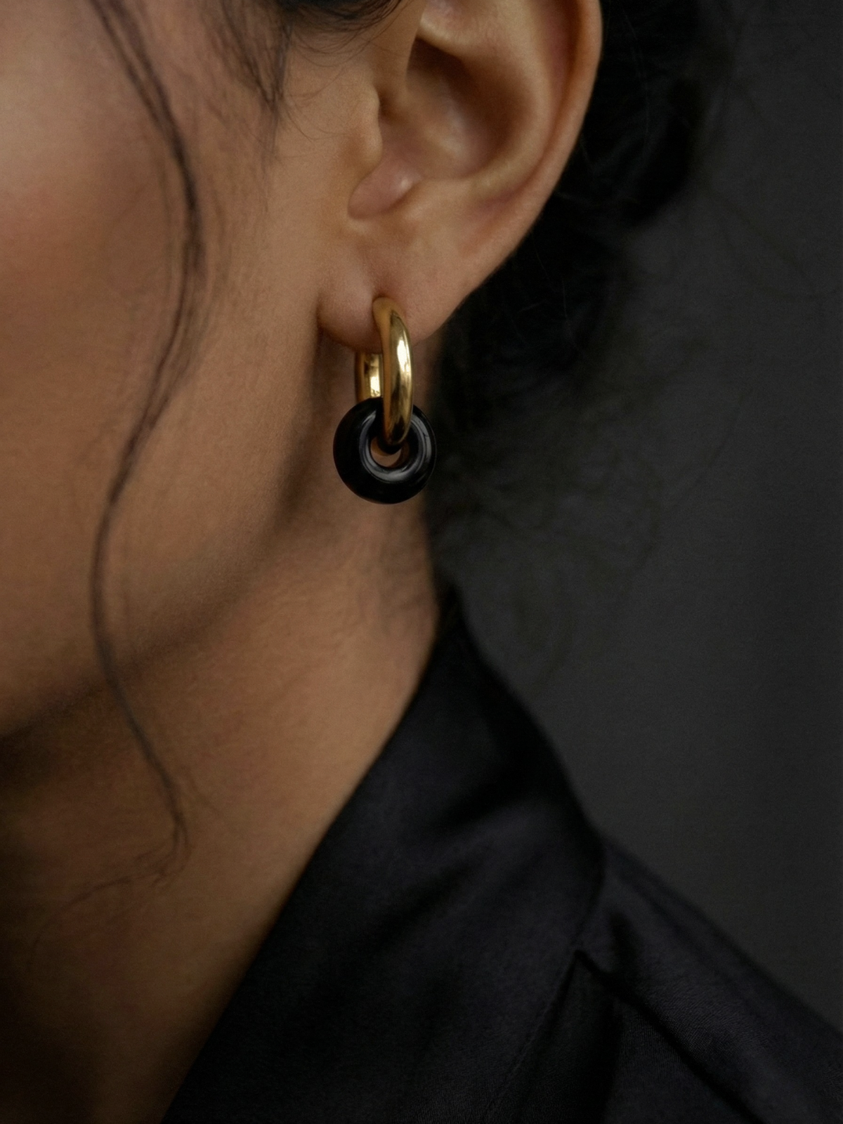 NOIR ROYAL EARRINGS IN BLACK ONYX