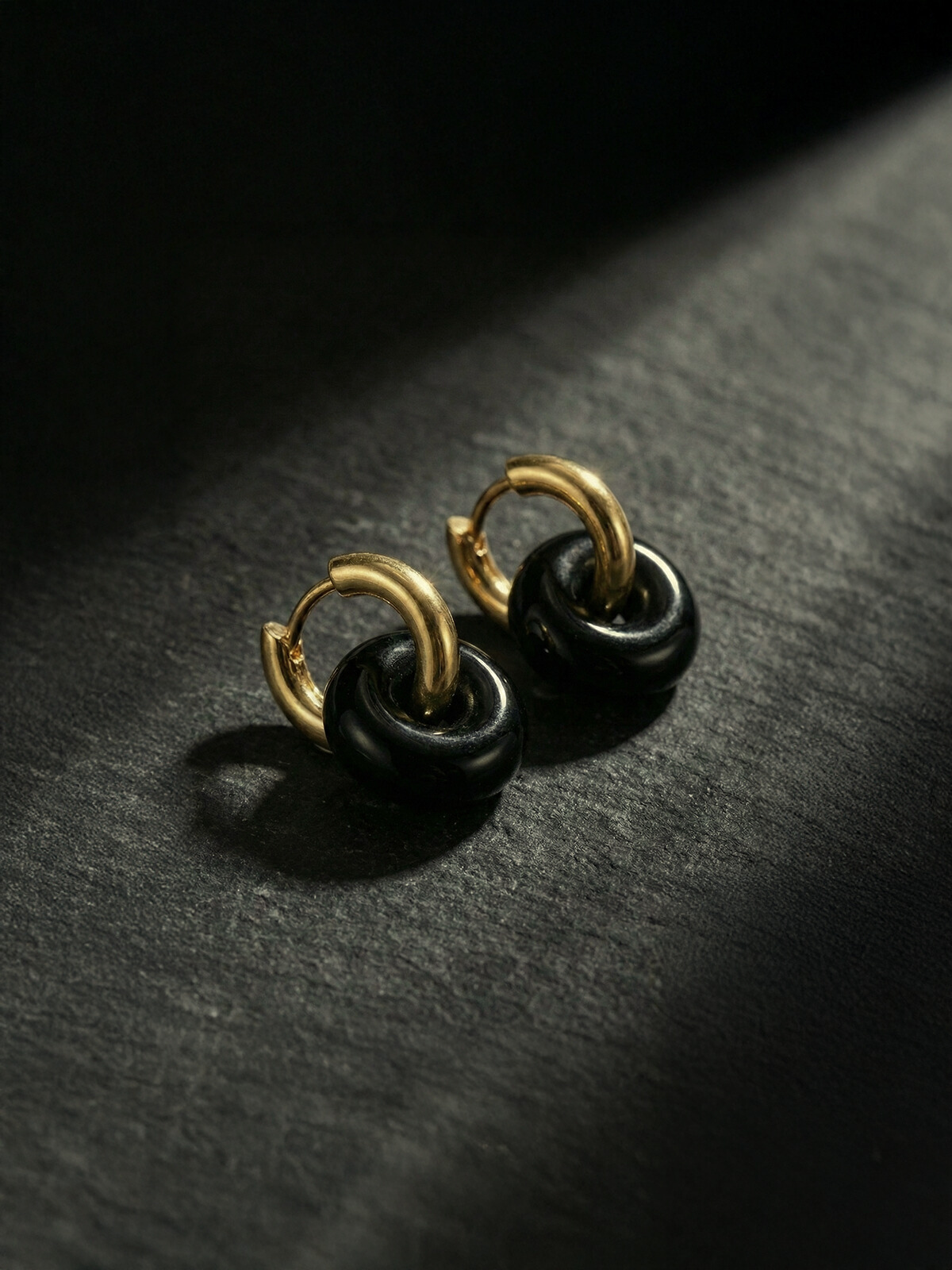NOIR ROYAL EARRINGS IN BLACK ONYX