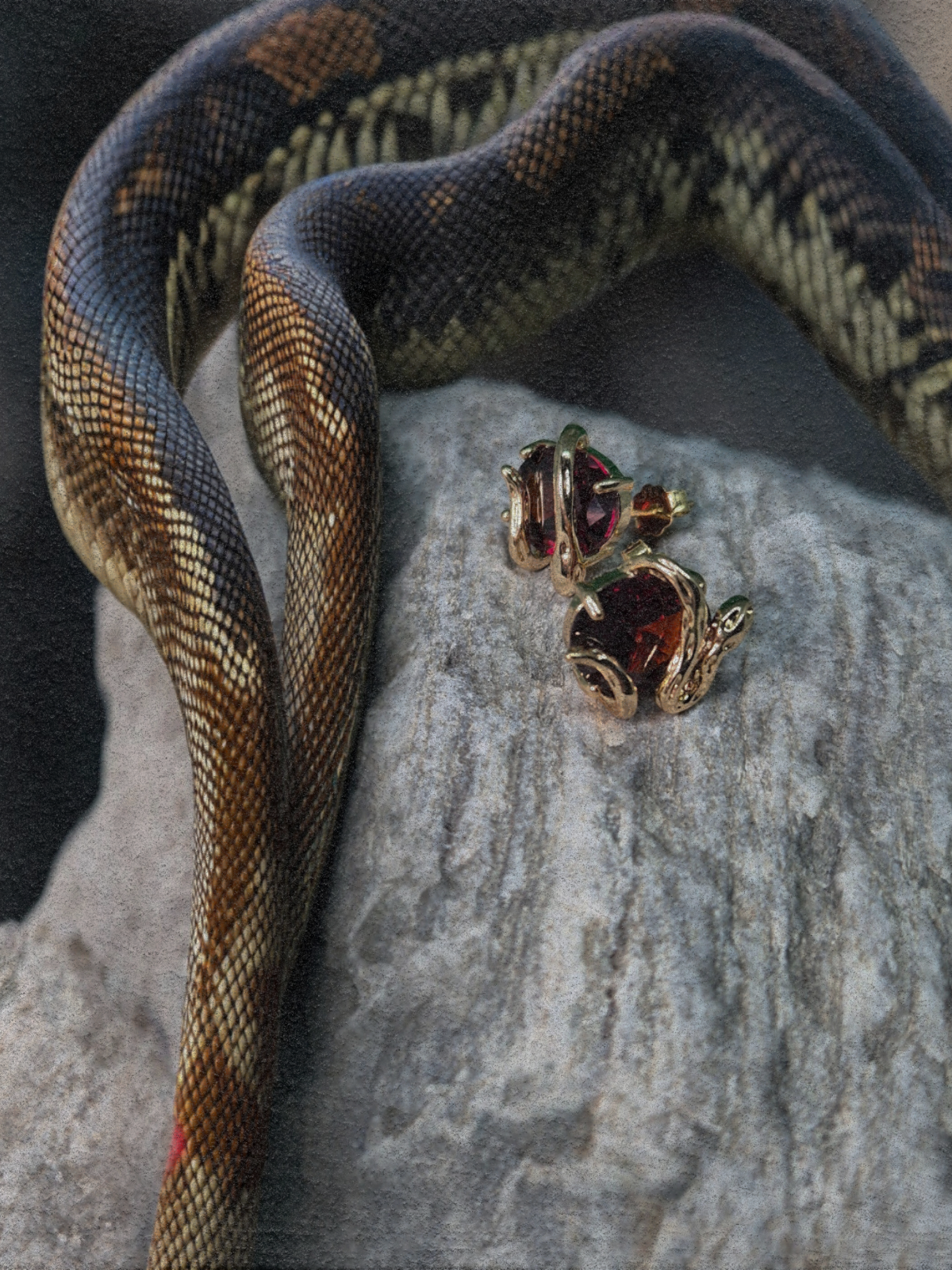 SERPENTINE GARNET EARRINGS