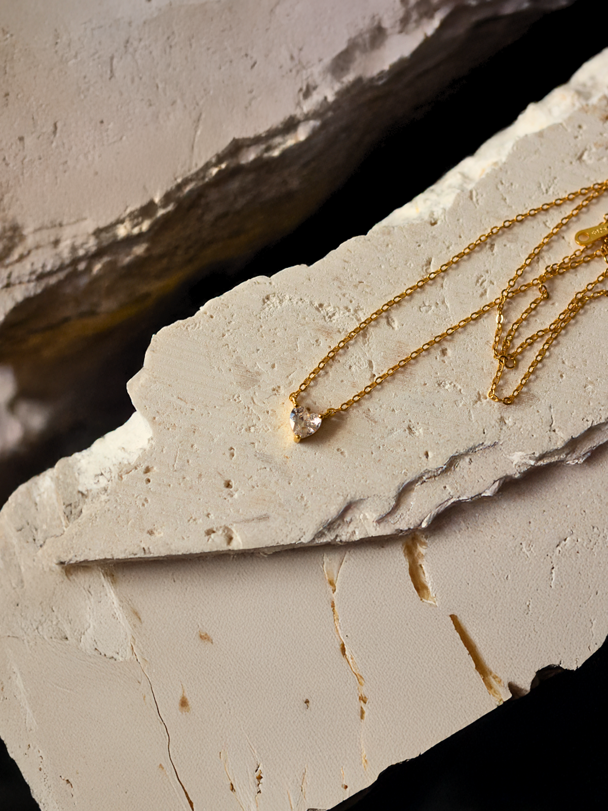 UNE AMOUR NECKLACE