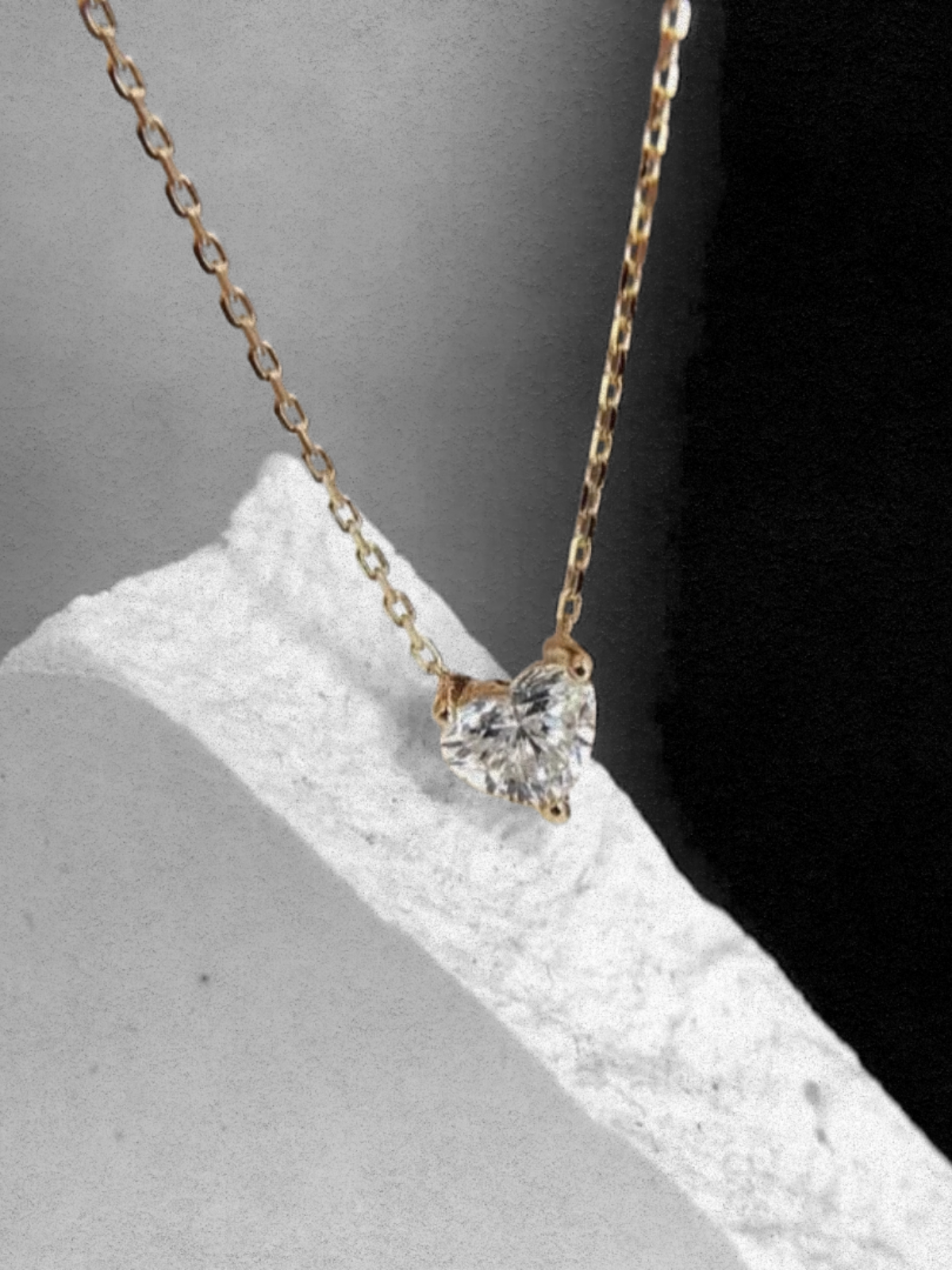 UNE AMOUR NECKLACE