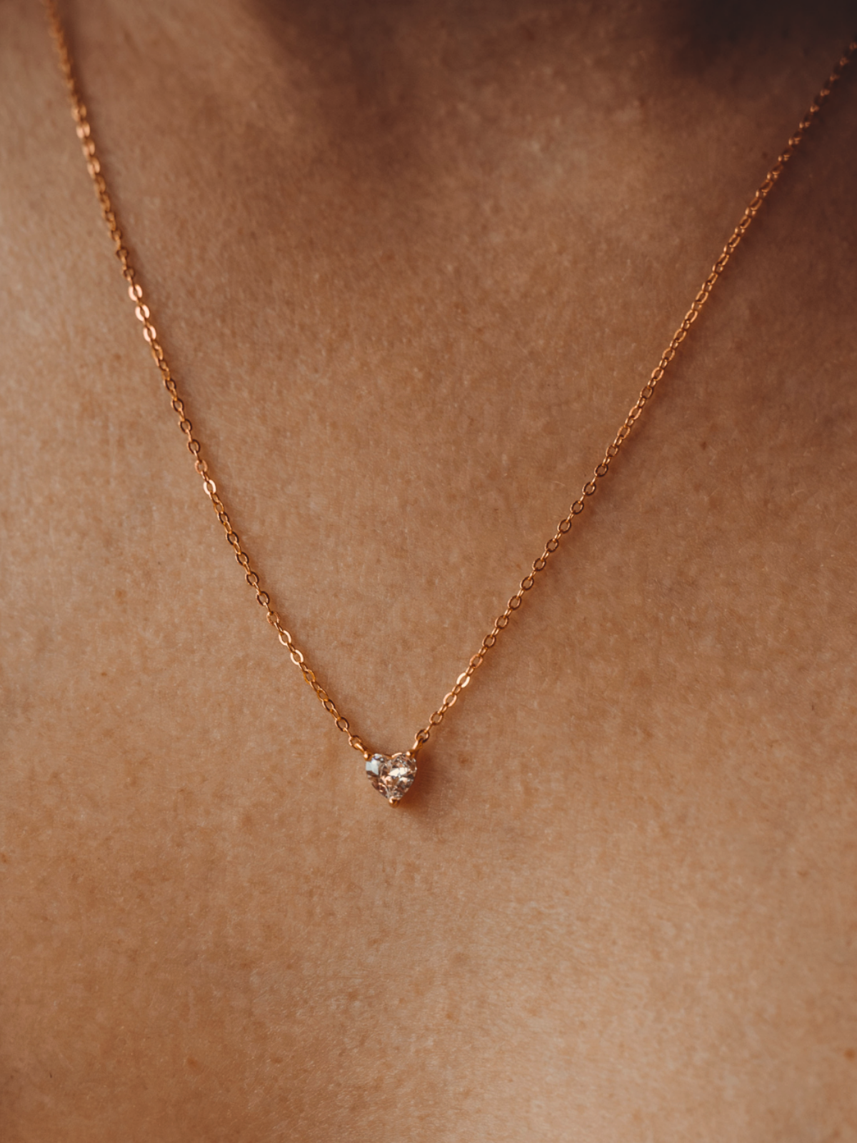 UNE AMOUR NECKLACE