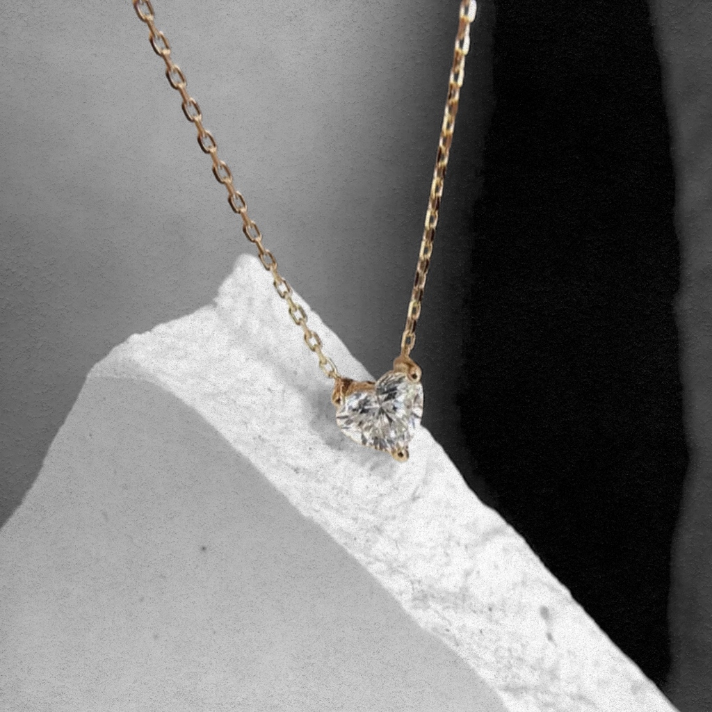 UNE AMOUR NECKLACE