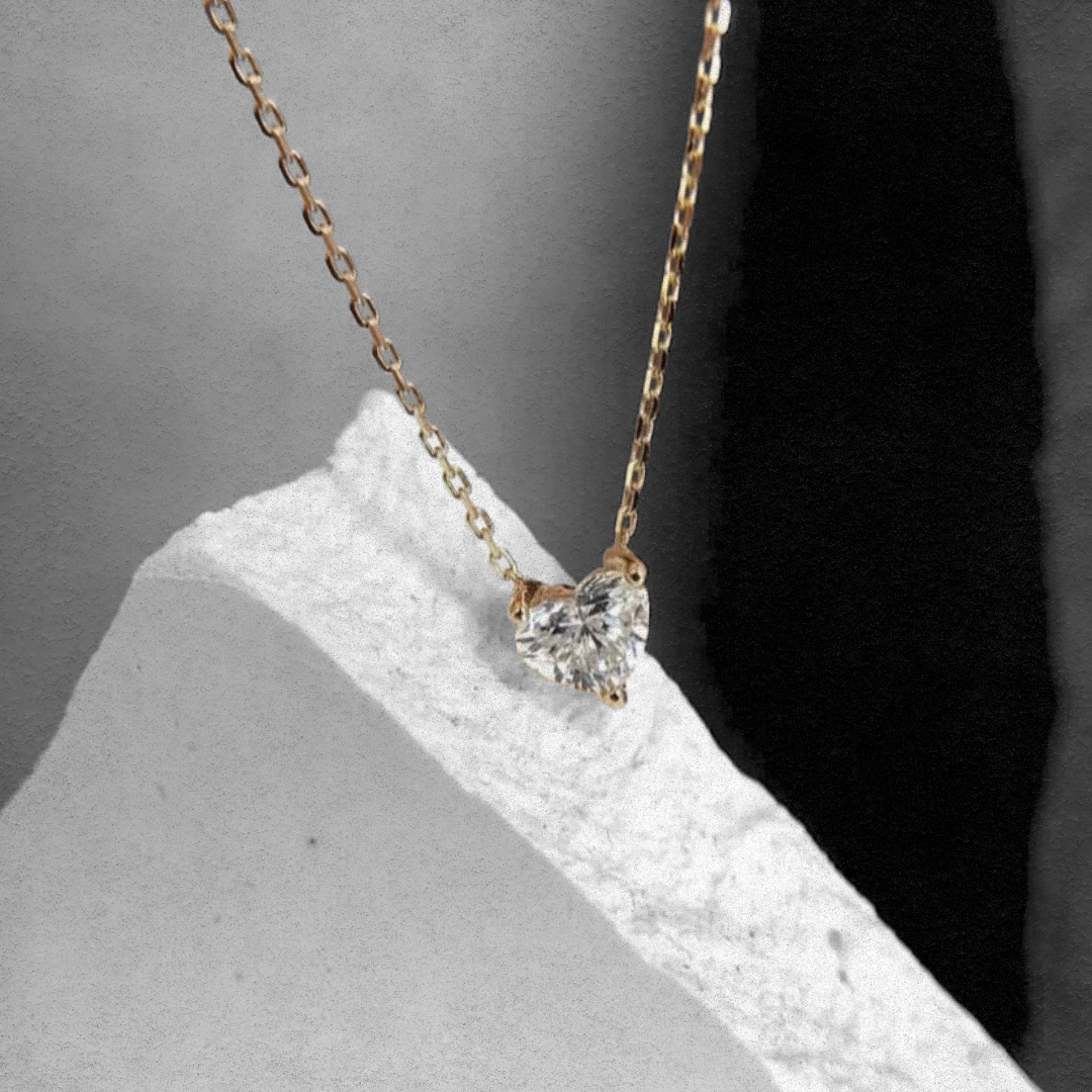 UNE AMOUR NECKLACE