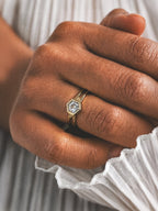 VERA SIGIL RING