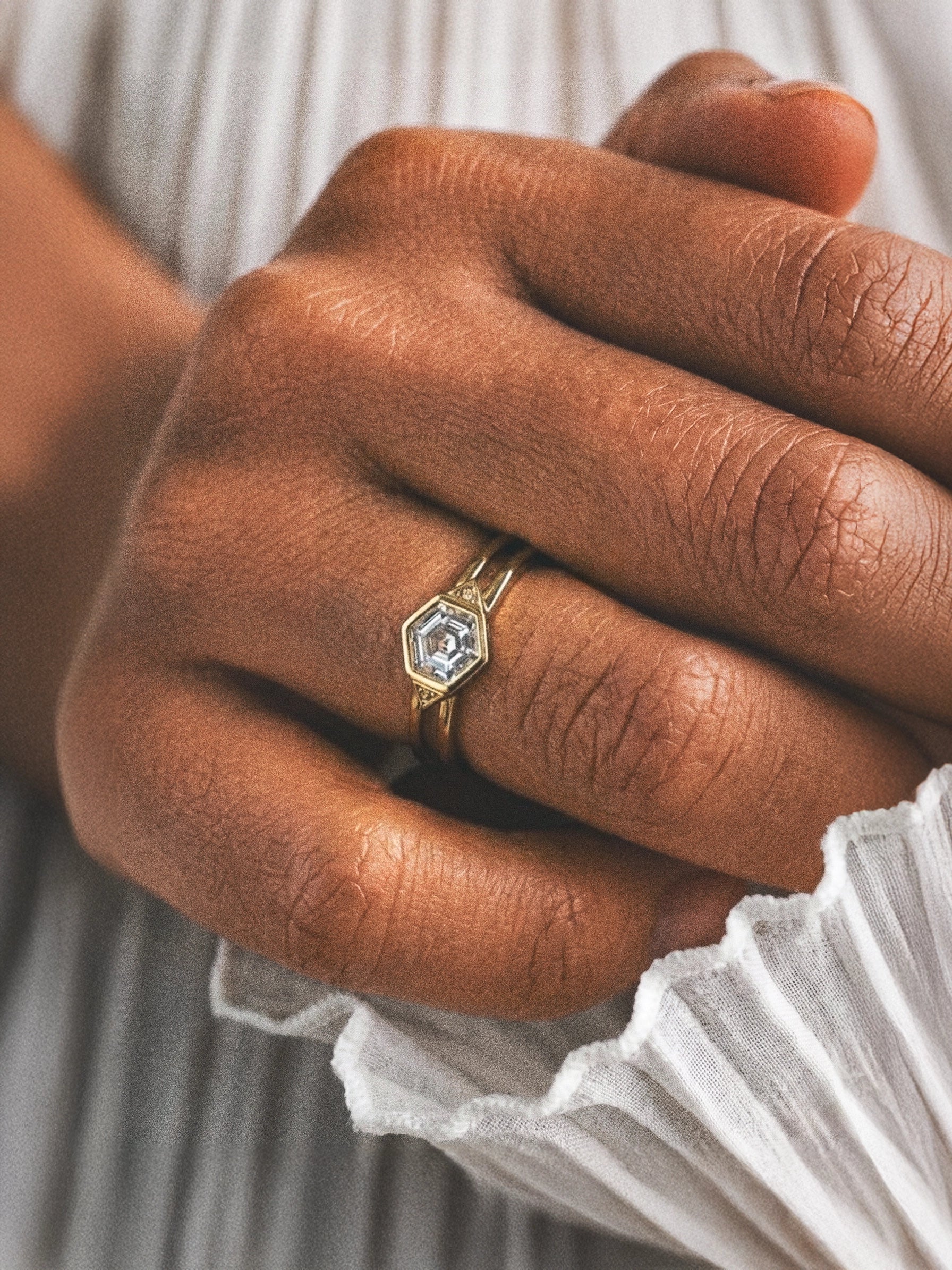 VERA SIGIL RING